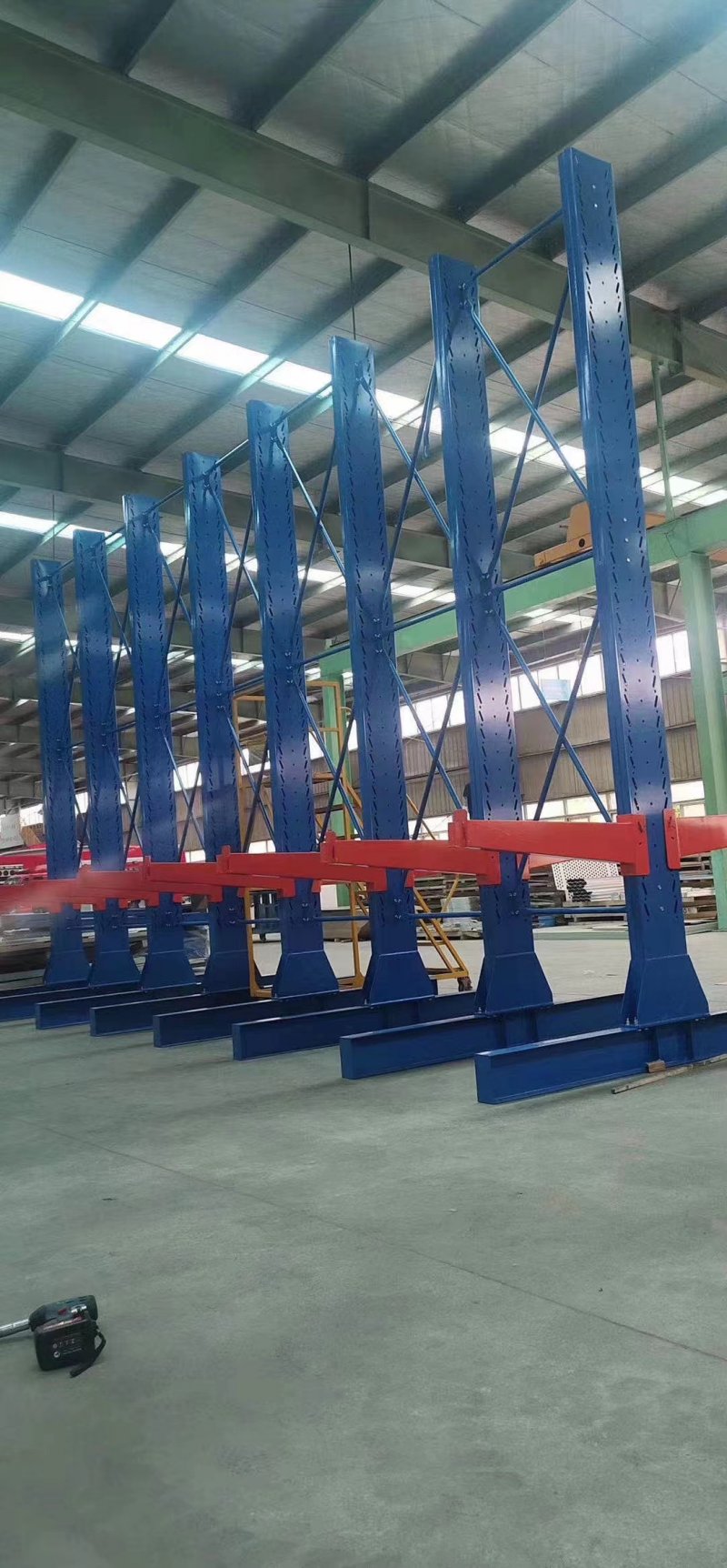 懸（xuán）臂式貨架